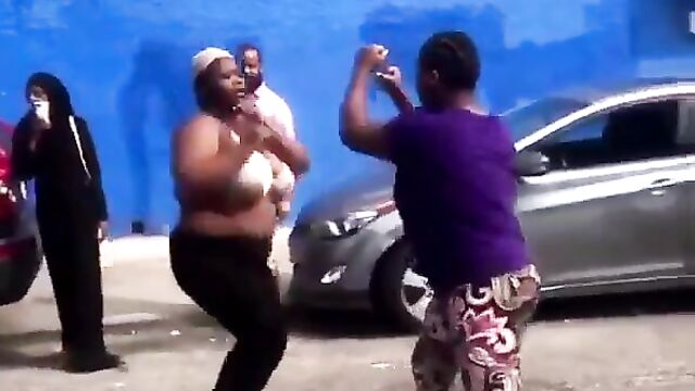 Breasts pop out as 2 women fight in public on the street - 4 image