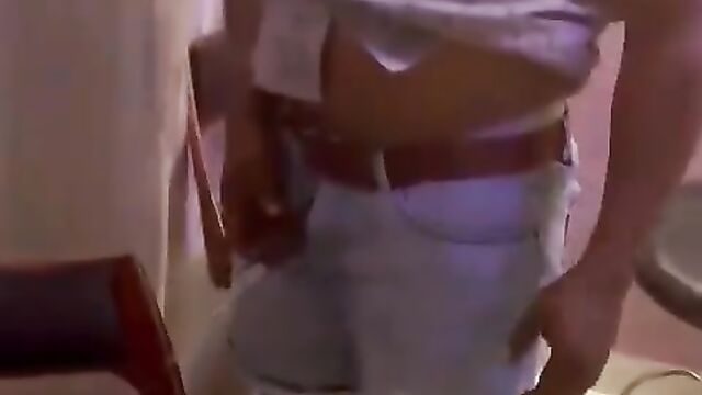 Drunk dude caught urinating on a chair at a party - 4 image