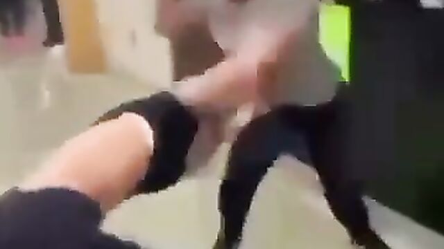 Boobs out as School Girls fight over a man in public - 3 image