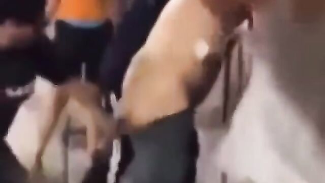 Man gets punched in the ass while fighting in public - 3 image