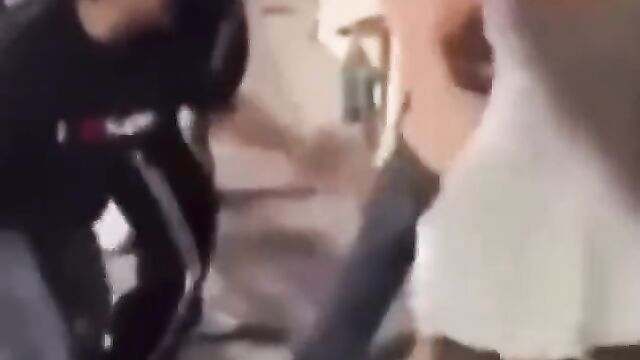 Man gets punched in the ass while fighting in public - 5 image