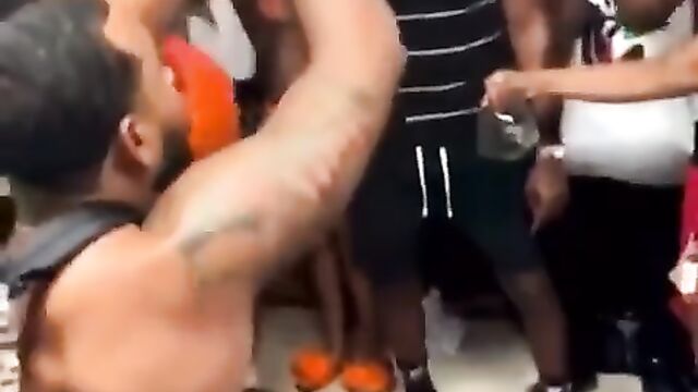 Ebony Girls fighting naked in public for money - 3 image