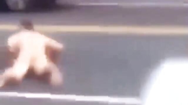 Naked Dude Fighting on the Street Shocking Video - 4 image