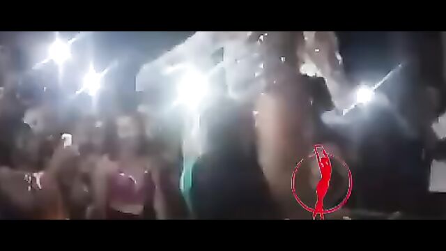 She caught her boyfriend eating another girl’s pussy - 1 image