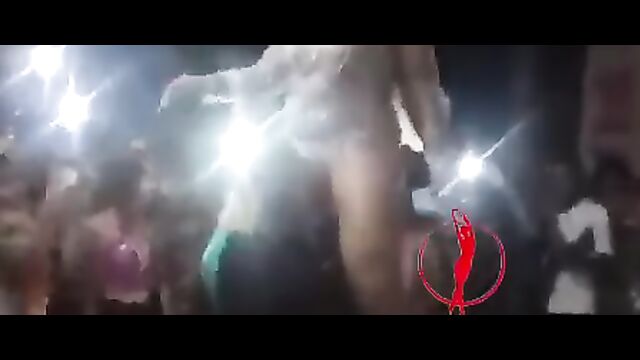 She caught her boyfriend eating another girl’s pussy