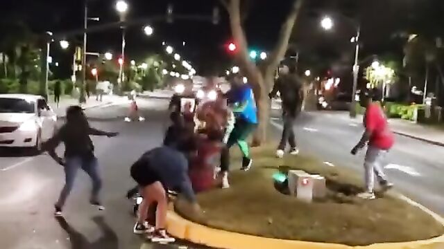 Girl fighting in public, exposing her naked ass - 1 image