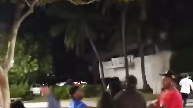 Girl fighting in public, exposing her naked ass - 3 image